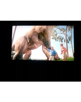 como un cochinillo revolcandose en el barro: mira ellie es un dinosaurio