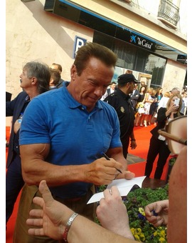 ARNOLD SCHWARZENEGGER ME HA FIRMADO EL BLU-RAY DE DEPREDADOR!!!!