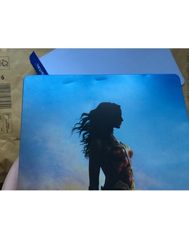 Así me acaba de llegar el steel de WW de El Corte Inglés