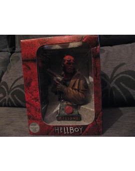HELLBOY+ESTATUA
