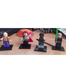 Tres Extraños y un Jedi.