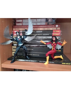 A Darkhawk le ha salido compañera.