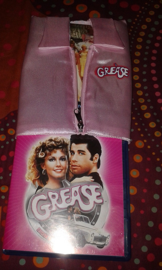 GREASE (SLIPCOVER PINK LADIES)