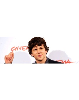 Jesse Eisenberg será Lex Luthor y Jeremy Irons será Alfred en 'Batman vs. Superman'