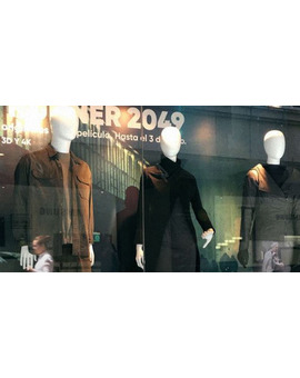 Exposición con el vestuario de los personajes principales de ‘Blade Runner 2049’.