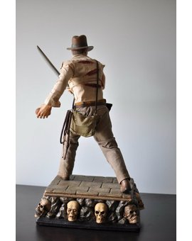 Figura de Indiana Jones "Temple of Doom" en detalle por la espalda