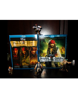 Saga Piratas del Caribe + figuras