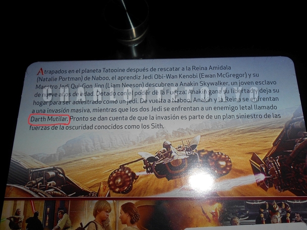 Leyendo la sinopsis de Star wars Episodio I en la edición steelbook mirar el nombre señalado