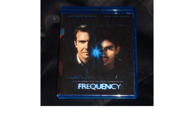 Diseño caratula Frequency (hay que encontrar la medida)