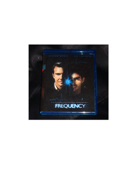 Diseño caratula Frequency (hay que encontrar la medida)