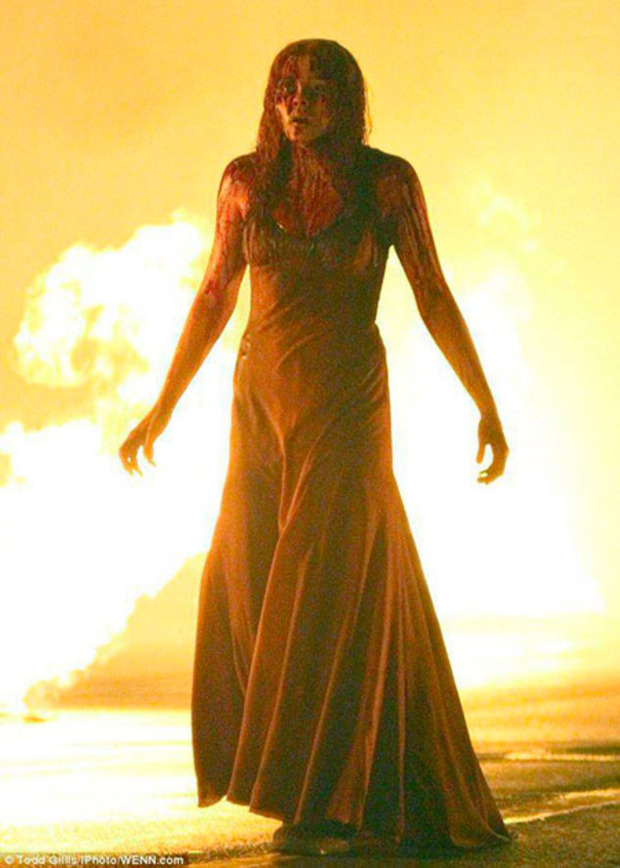 'Carrie': otra sangrienta imagen de Chloë Moretz
