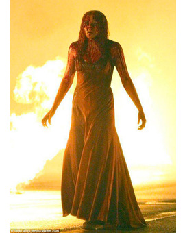 'Carrie': otra sangrienta imagen de Chloë Moretz