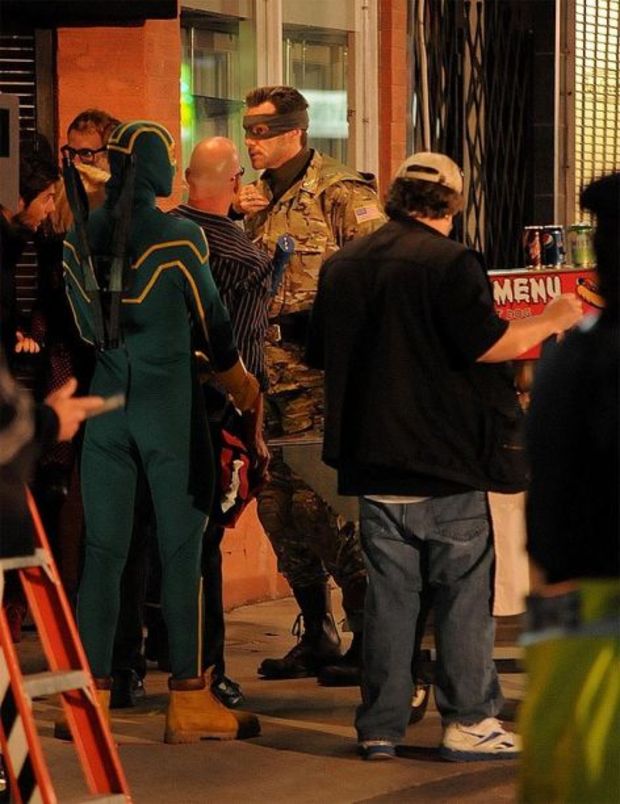 Video:JIM CARREY & AARON JOHNSON FILMING "KICK-ASS 2" IN TORONTO