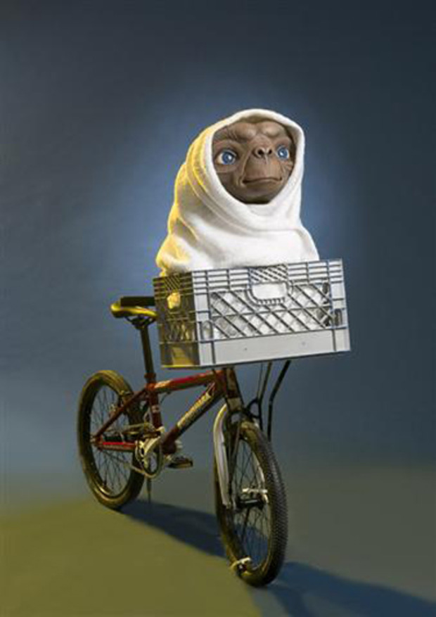 Más de 50.000 libras han costado las cinco estatuas de E.T. que el prestigioso museo de cera Madame Tussauds ha encargado para celebrar el 30 aniversario de la película