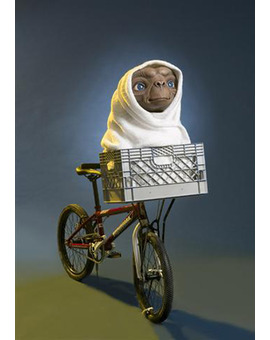 Más de 50.000 libras han costado las cinco estatuas de E.T. que el prestigioso museo de cera Madame Tussauds ha encargado para celebrar el 30 aniversario de la película