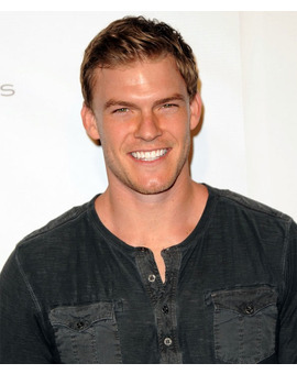 Alan Ritchson será Raphael en Las Tortugas Ninja