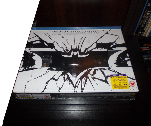 The Dark Knight Trilogy - Ultimate Collector's Edition (UK) - Caja portada