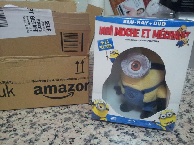 RECIEN LLEGADO DE AMAZON, LO QUE ME HA COSTADO ENCONTRAR UN MINION DE PELUCHE PARA MI NIÑO,,,LE ENCANTA Y HA MERECIDO LA PENA