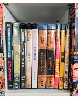 SI NO HAS VISTO LAS PELÍCULAS DE ESTA ESTANTERÍA, NO ERES DE ESTE PLANETA 