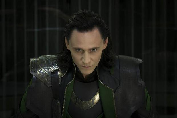 Tom Hiddleston (Loki) posible nuevo protagonista para el remake de "el cuervo"