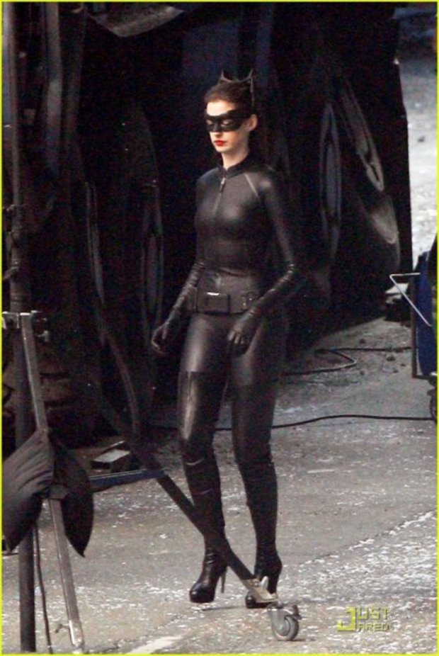 Catwoman vestida entera