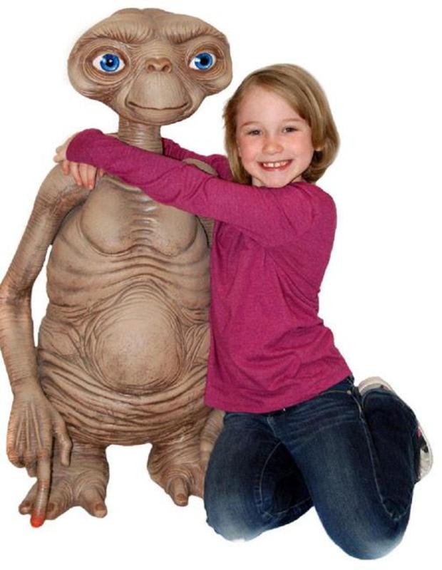 ¿A alguien le sobran 250 euros?E.T. El extraterrestre, réplica de 91cms, 