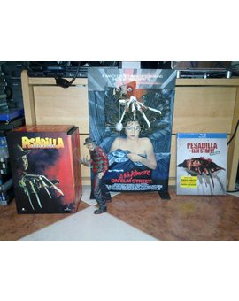 Pequeña colección de Freddy Krueger compuesta por: Pack DVD Pesadilla en Elm Street, Poster 3D Pesadilla en Elm Street, figura de Freddy Krueger y Pack Blu-Ray Pesadilla en Elm Street