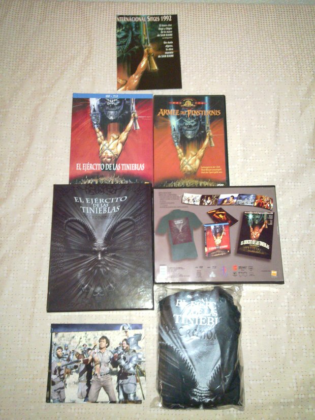 Contendio del Pack Combo DVD+Blu-Ray Español del Ejercito de las Tinieblas (Edición Exclusiva Fnac)