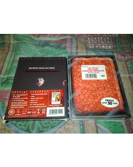 DVD's UK The Texas Chainsaw Massacre Special Edition Uncut con Libreto exclusivo de 16 Pags forrado en piel y USA Pioneer Special Edition con funda de Plastico con relieve 3D simulando Carne Envasada