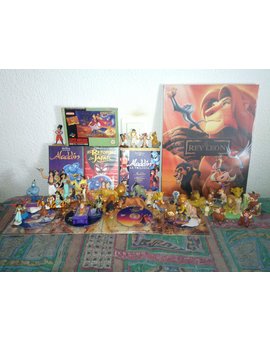 VHS's Aladdin y El Retorno de Jafar, Pack DVD Trilogia Aladdin, Videojuego Snes Aladdin, Cuadro-Poster de madera forrado en tela El Rey León + figuritas de Aladdin y El Rey León (Estas figuritas son distintas, ya que en la otra foto no cabian)