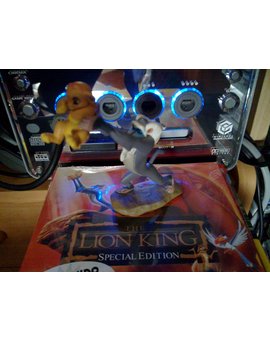 Figurita Rafiki levantando a Simba bebe (Señal del Rey) (El Rey León) (A petición de javibimba)