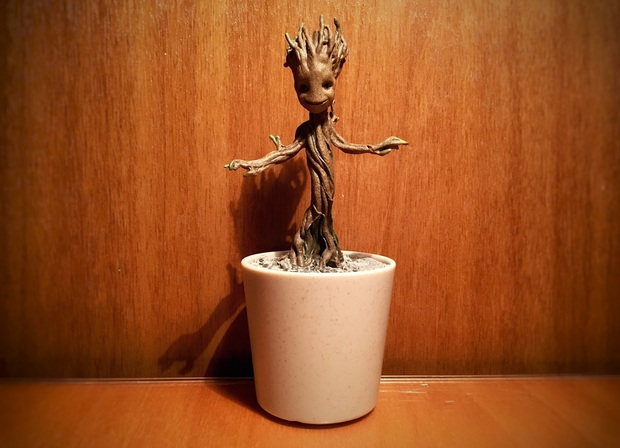 Little Groot (Hot Toys 1/4th scale)