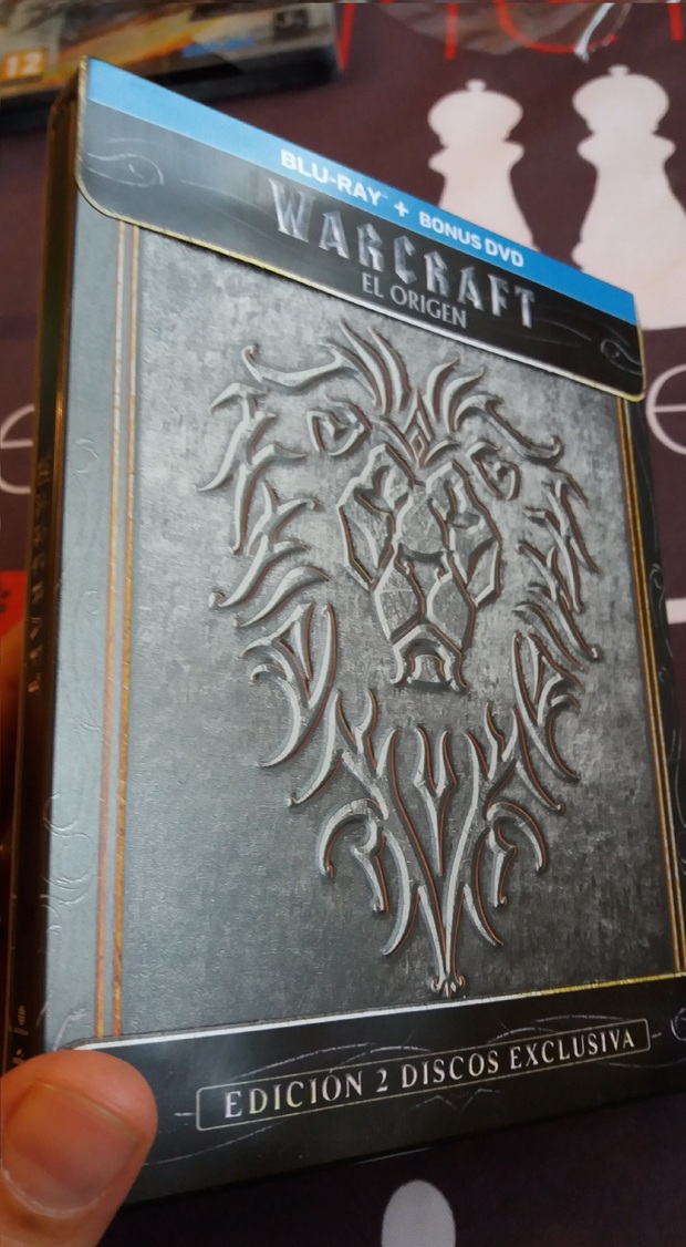 Warcraf Steelbook de GAME, detalle del relieve