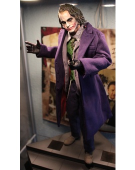 Nueva figura: Joker, The Dark Knight (2/5)