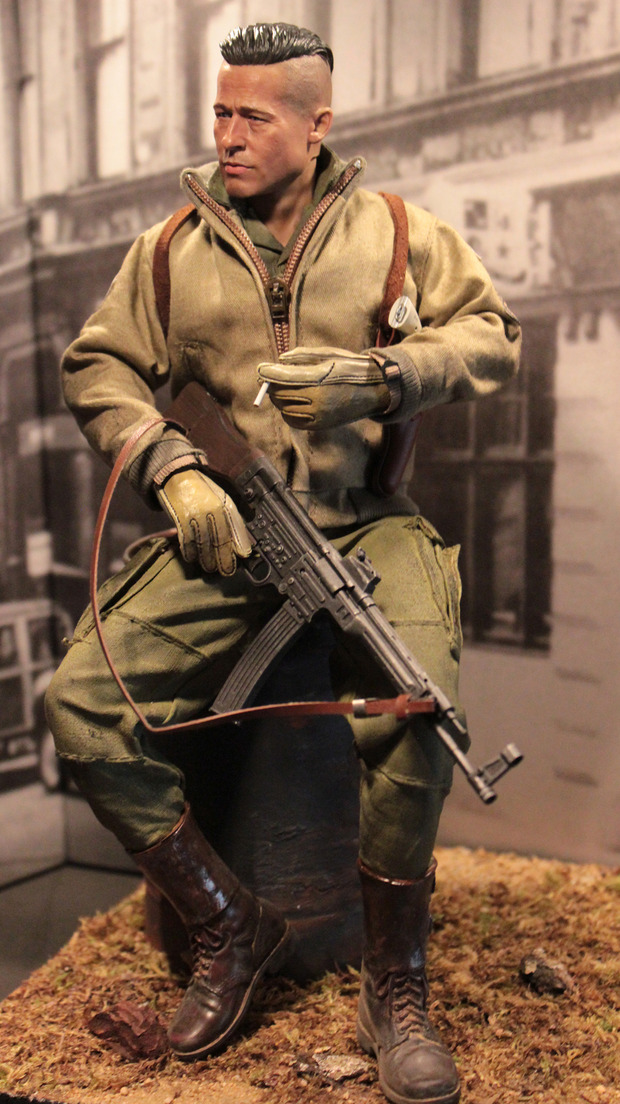 Nueva figura: Brad Pitt / Fury (2/4)