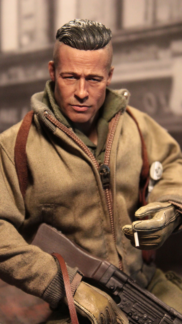 Nueva figura: Brad Pitt / Fury (3/4)