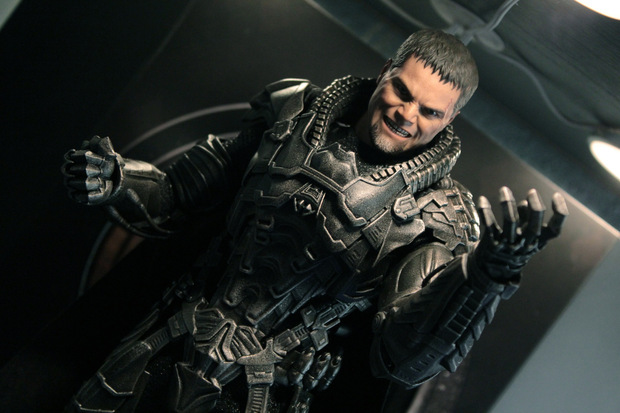 Nueva figura. Hot Toys: General Zod (3/3)