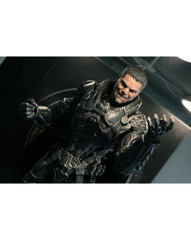 Nueva figura. Hot Toys: General Zod (3/3)
