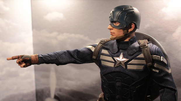 Nueva figura. Hot Toys: Capitán América (2/3)