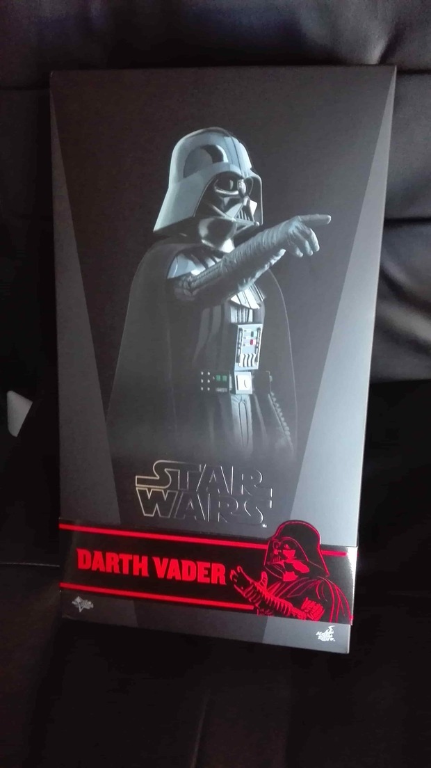 Emocionado! El nuevo Vader de Hot Toys acaba de llegar desde Hong Kong.