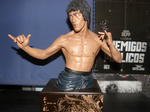 Busto, Bruce Lee
