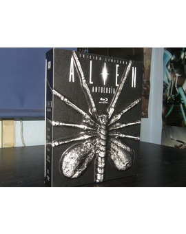 Alien Anthology (Blu-ray) "facehugger"