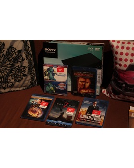 (Compra de Navidad por adelantado) Oferta para socios de Fnac. Por compras en blu-ray  de importe igual o superior a 100€, un reproductor blu-ray de regalo.