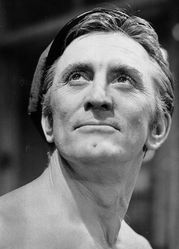 Una buena noticia, KIRK DOUGLAS cumple 98 años