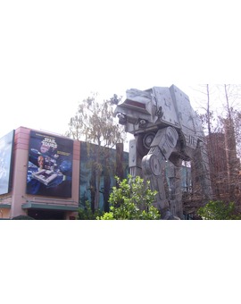 DISNEY prepara atracciones basadas en las nuevas películas de STAR WARSen sus parques