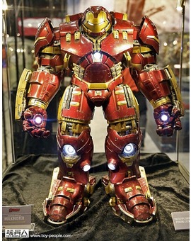 La figura más grande que ha hecho HOT TOYS (desgraciadamente aún no conozco las medidas)