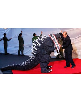 TOKIO concede la ciudadanía a GODZILLA. Sus destrucciones de la ciudad quedan perdonadas.