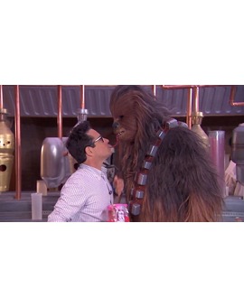 Así mantenía J.J. tranquilo a CHEWBACCA durante el rodaje de SWVII