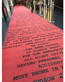 Este IMAX de Berlín tiene el guión de TAXI DRIVER en la alfombra.
