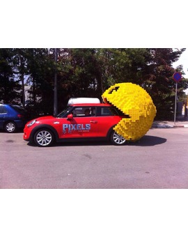 Publicidad de PÍXELS. ¿Os habéis cruzado con este coche?
